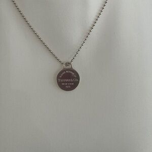 Tiffany & Co. Return to Tiffany round tag necklace in sterling silver